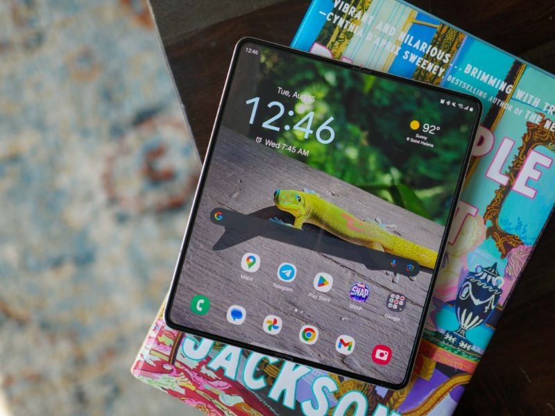 So sánh Z Fold 8 Ultra và Z Fold 5 về màn hình